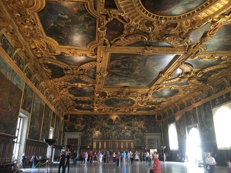 Dogenpalast, Decke des Großen Saals, an der Rückwand Tintorettos Monumentalgemälde "Das Paradies" von 1592